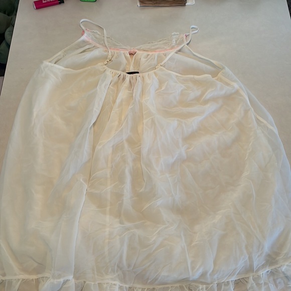 Super pretty Betsey Johnson intimates white and baby pink little slip dress. - Picture 4 of 4